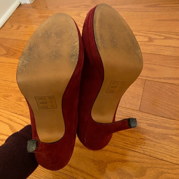 ALDO suede boots/closed toe heels - Picture 3 of 5